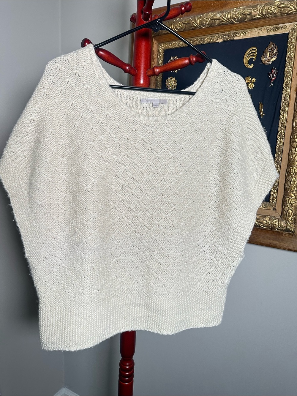 Gap white knit sweater with textured diamond pattern, size S